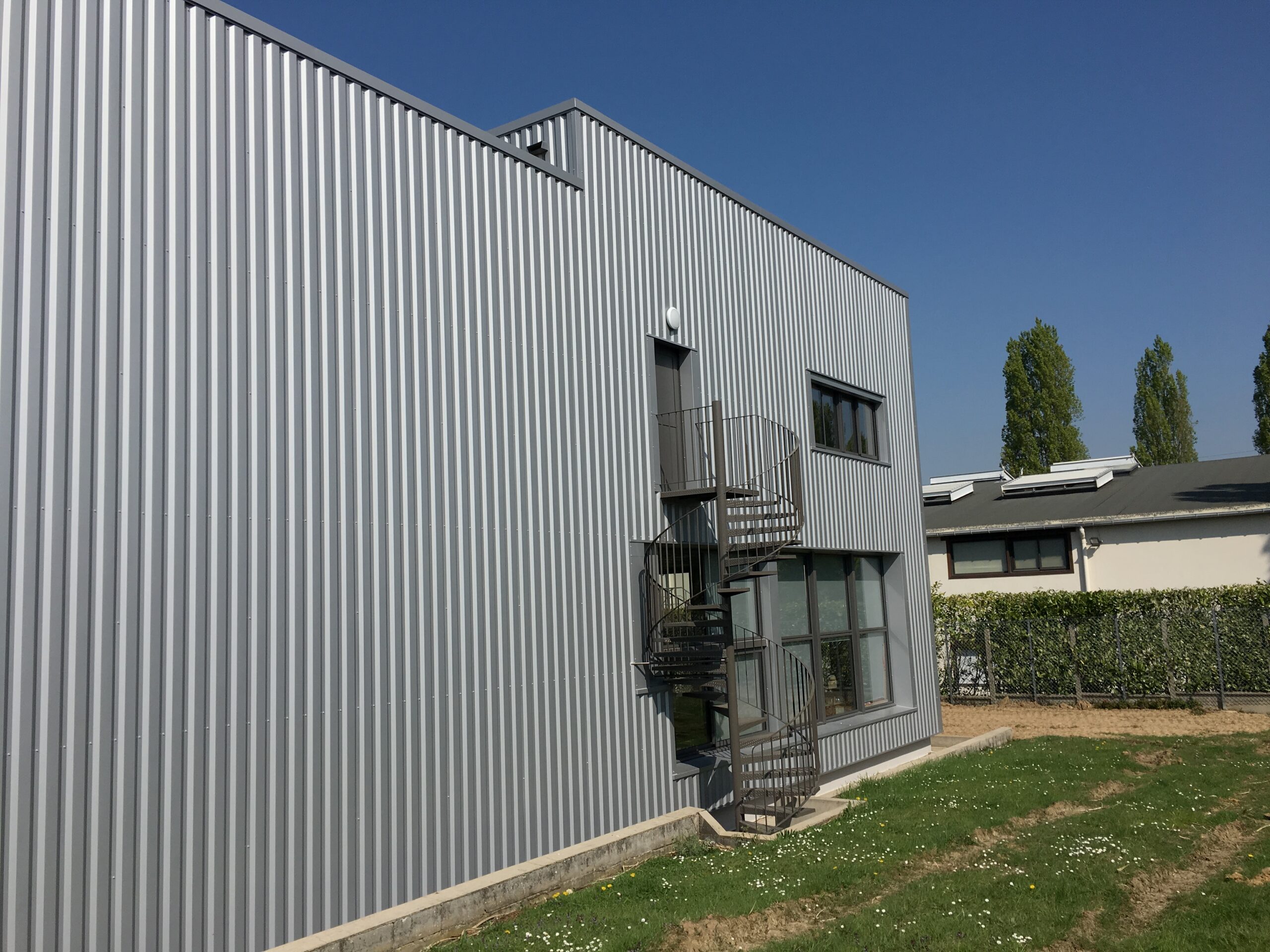 bardage vertical Delta Machines à Morangis 91