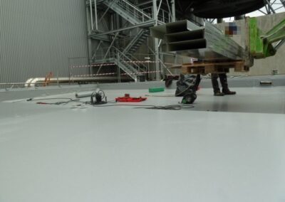 complexe d'étanchéité sur support en bac acier et isolant laine de roche sur bâtiment bureau