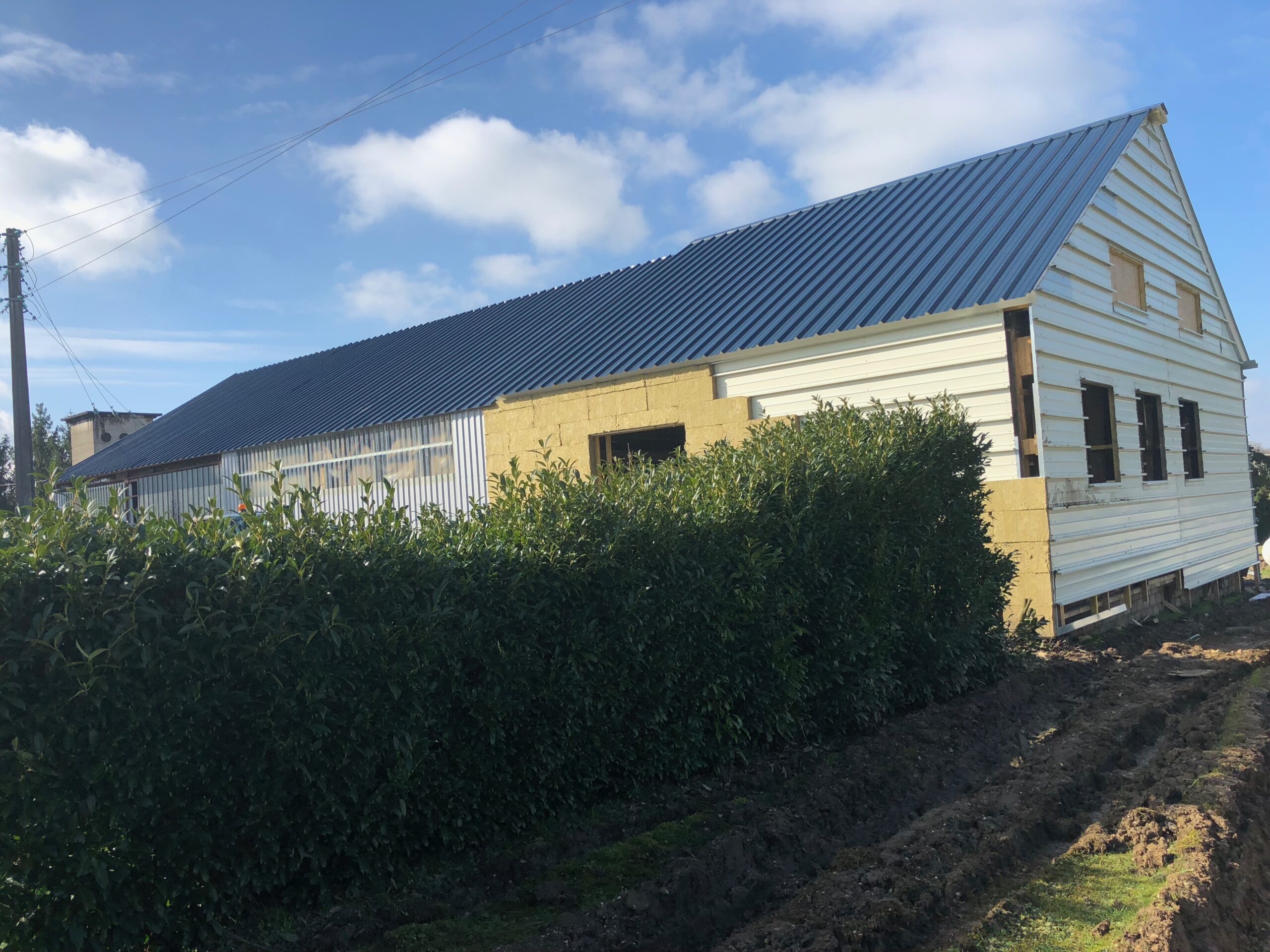 désamiantage de toiture et remplacement couverture, bardage et isolation bâtiment à Chuelle 45