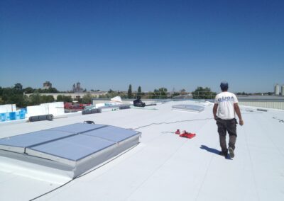 désenfumage ICPE (1510) avec isolation et étanchéité sur couverture sèche existante