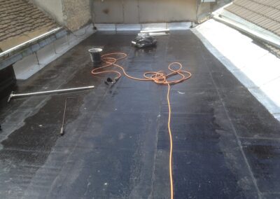 étanchéité d'une terrasse béton avant carrelage sur restaurant