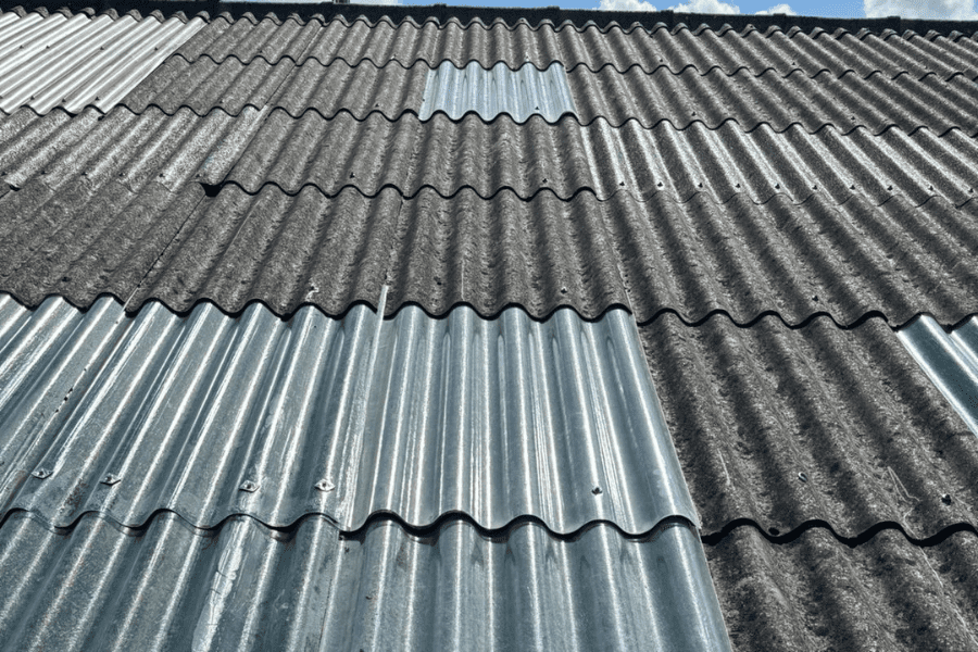 Garde-corps installé sur toiture gravillonnée