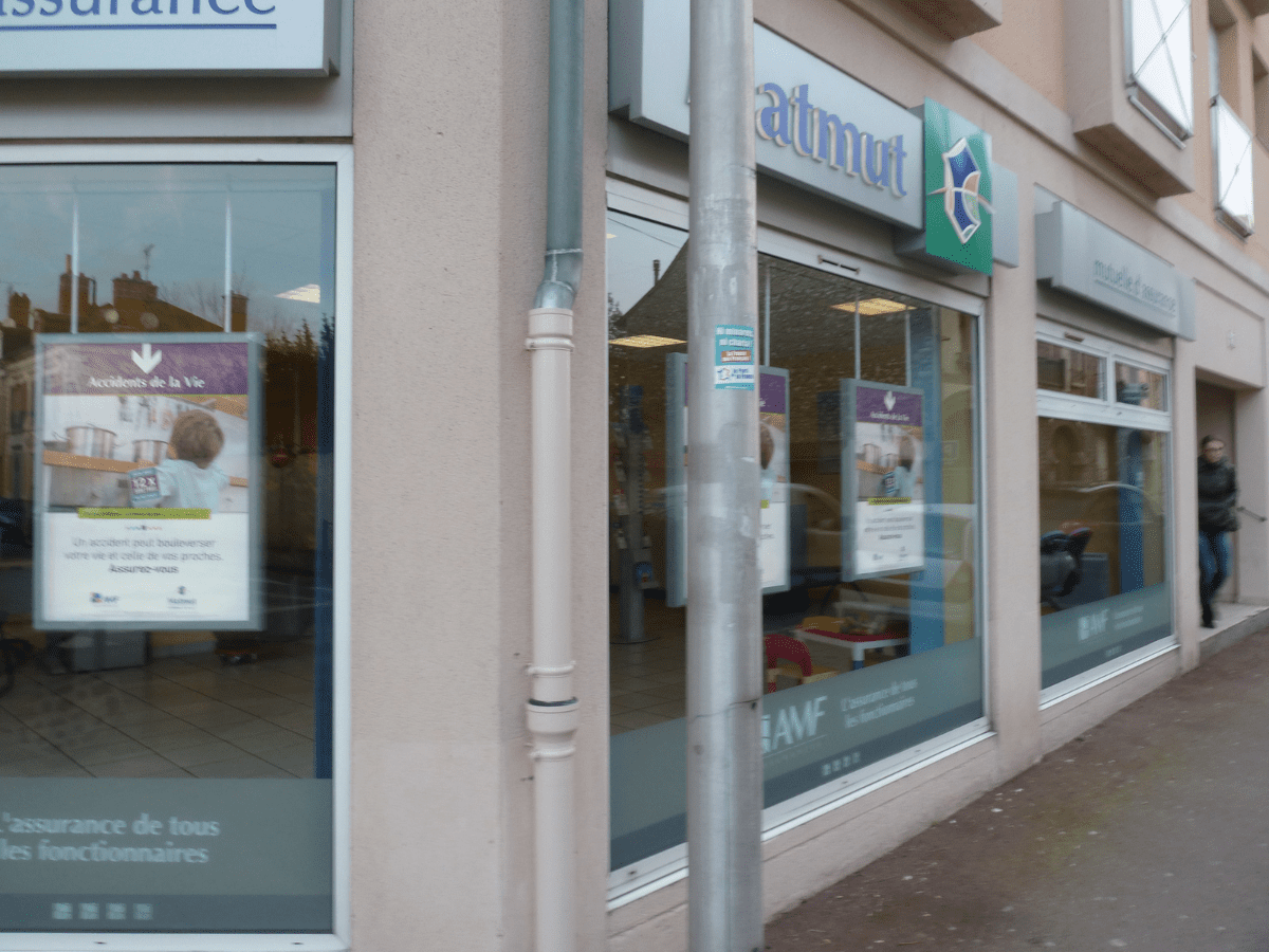 Pose de panneaux Rockpanel sur ossature au siège CPV Plus
