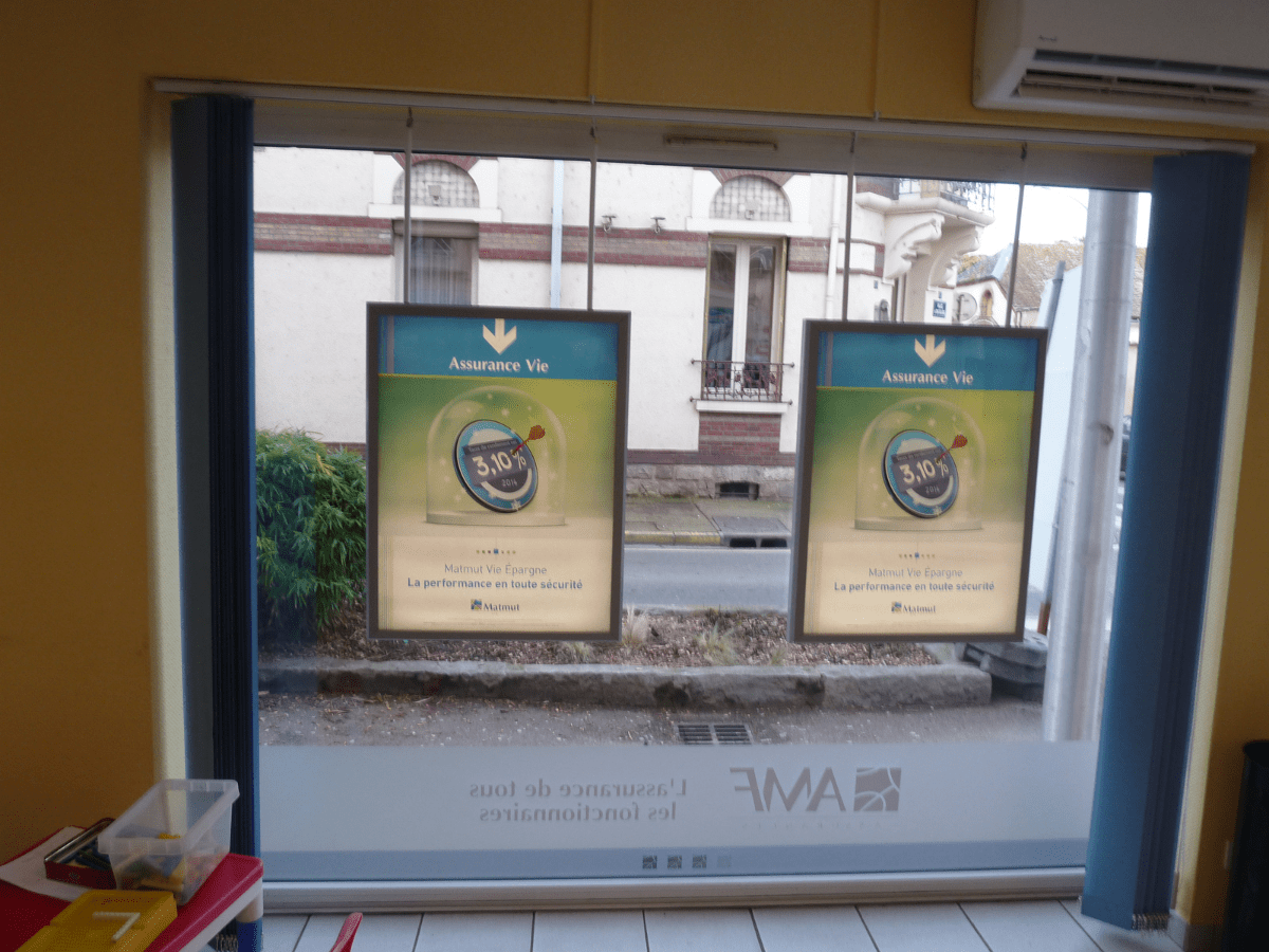 Façade rénovée en bardage végétalisé et panneaux caméléons du siège CPV Plus à Morangis